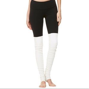 BRAND NEW ALO YOGA LEGGINGS